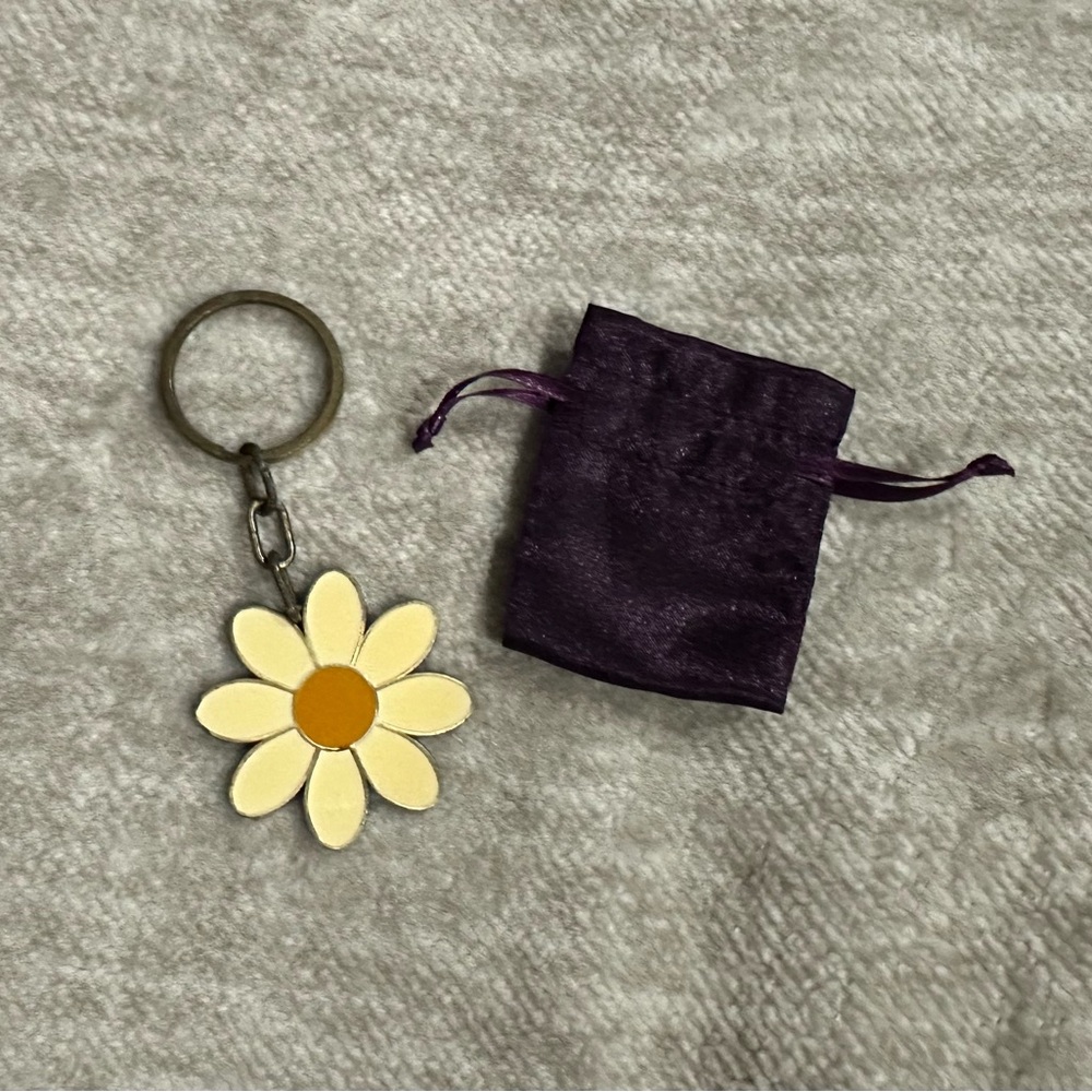 Daisy Flower Keychain with Pouch